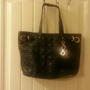 FLASH SALE 3/$12 ON ALL!! Medium size Black purse